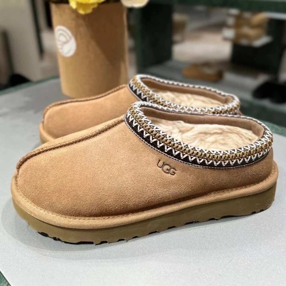 UGG Women's Chestnut Slippers